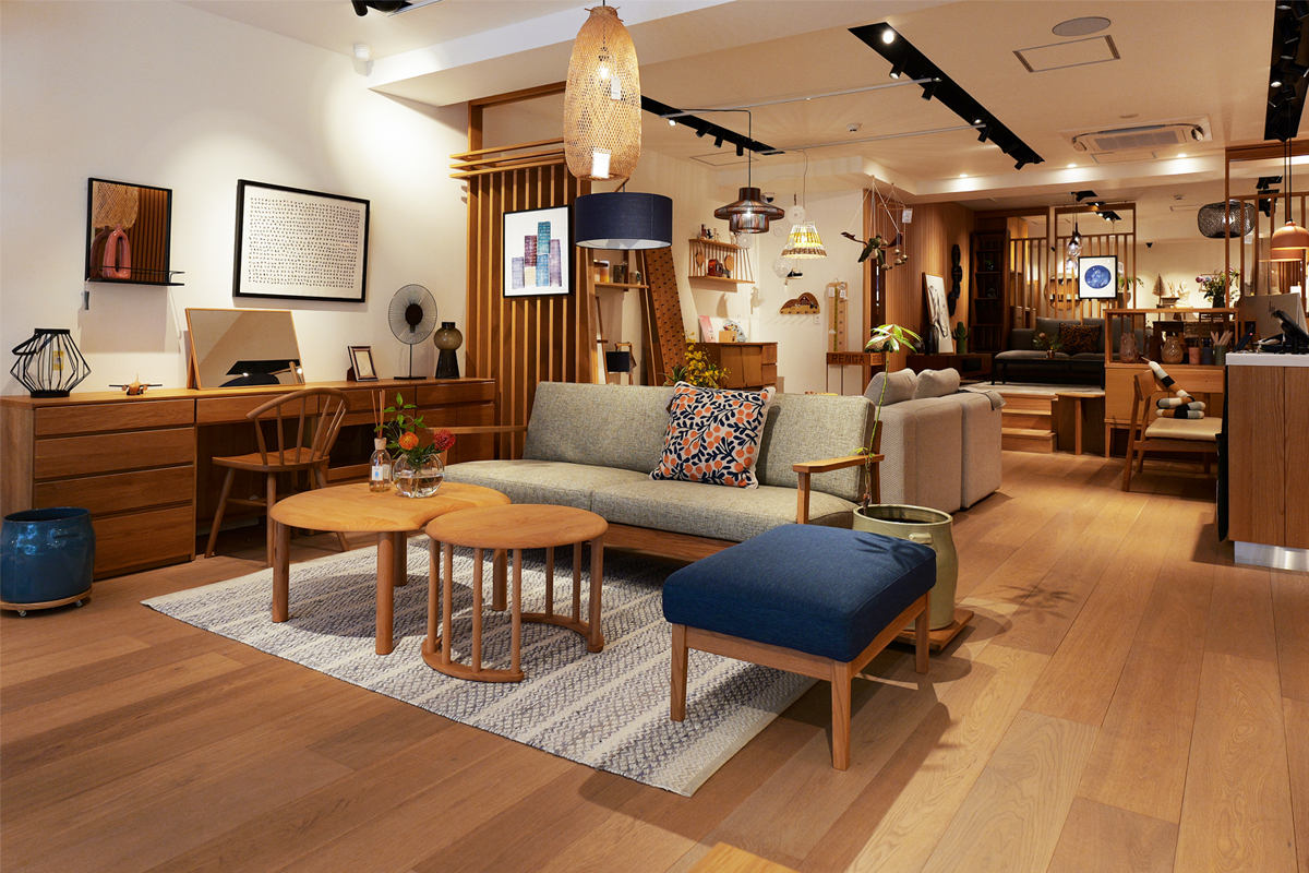 大阪直営店外観